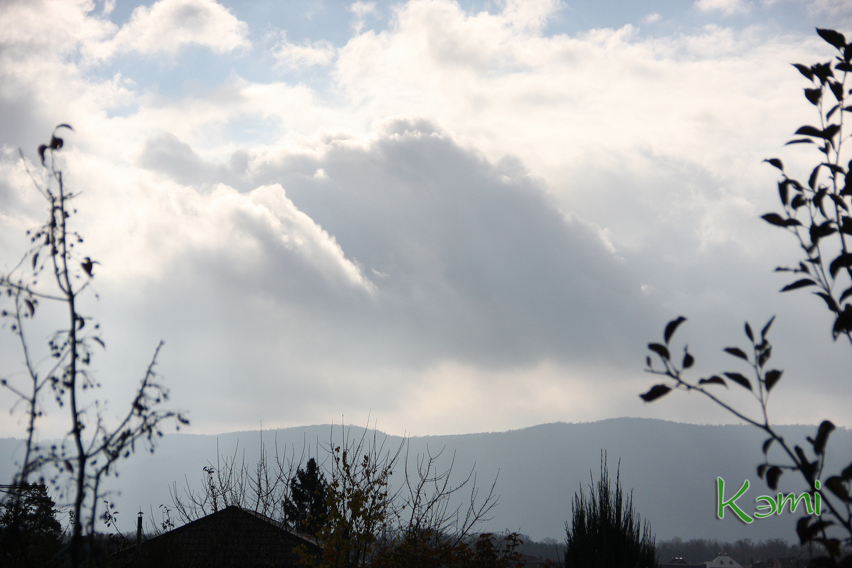 Снежные облака над горами.