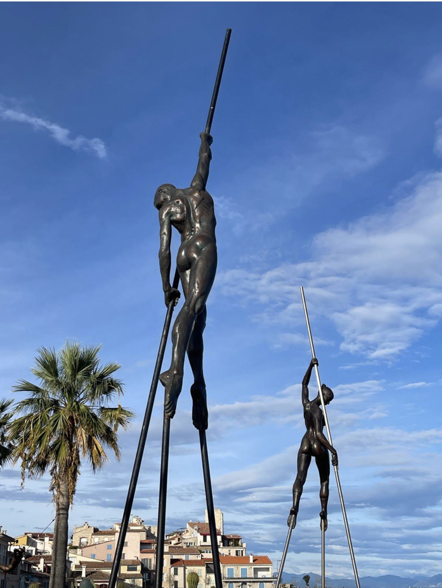 поиск работы, стажировка, франция, соцсети, знакомства, связи, блат