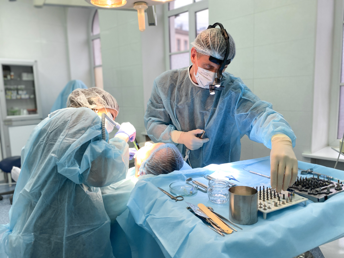Имплантация зубов, операционная