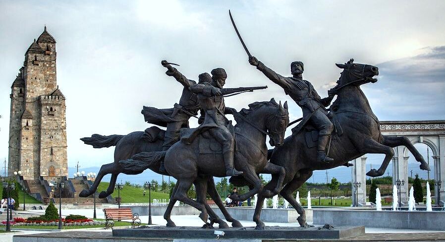 Из открытых источников. Памятник ингушскому конному полку «Дикая дивизия».