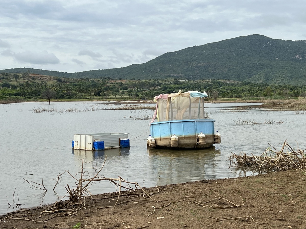 Это для люксового отдыха... Плавающий шатер...
