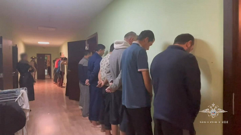    Педагоги учебного центра в Югре стали пособниками мигрантов за деньги