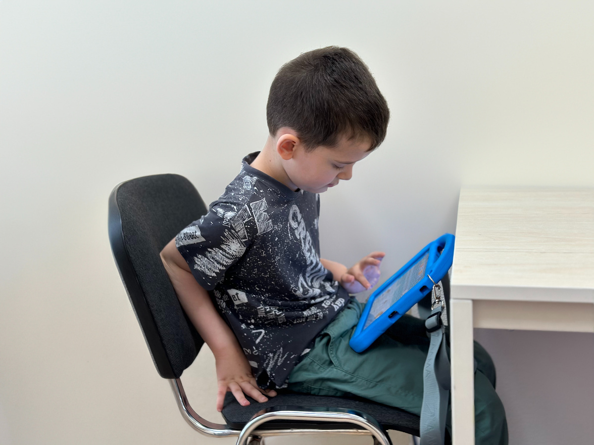 Тестирование планшета «АЛПЭКС» в реабилитационном центре «Наш солнечный мир»