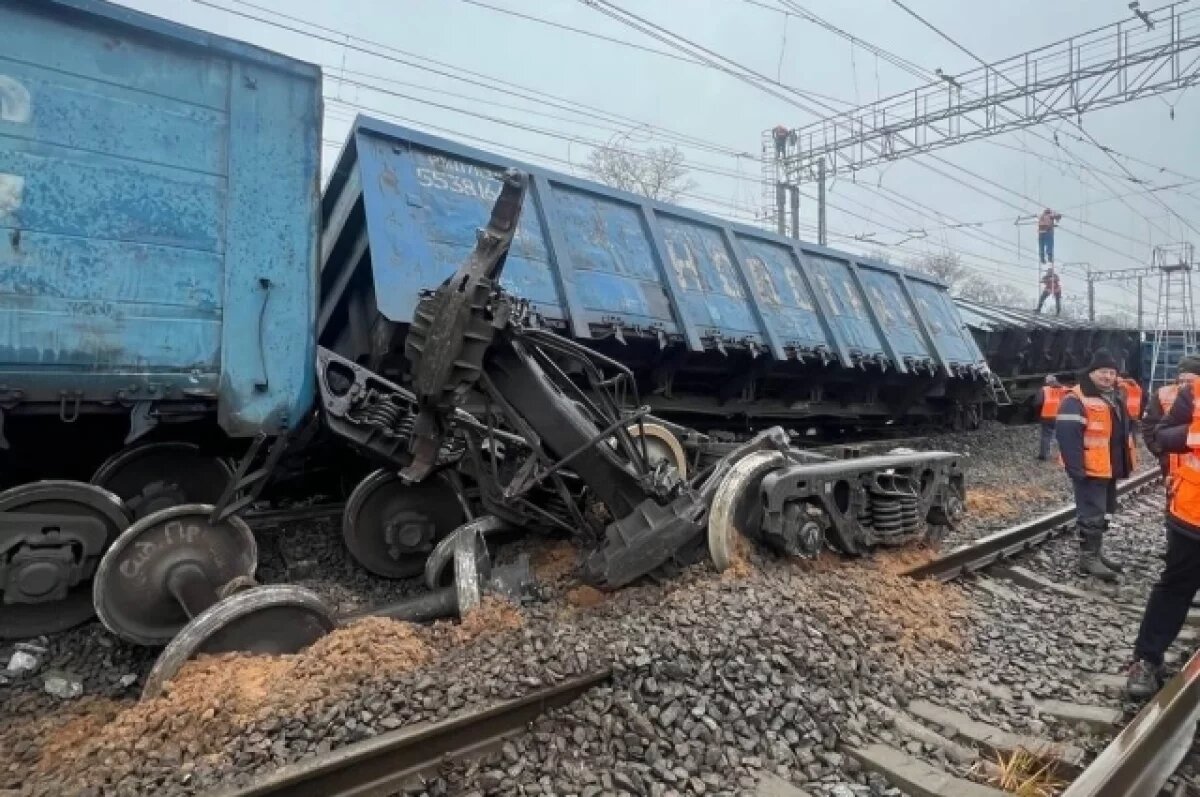    Шесть грузовых вагонов сошли с рельсов в Ленобласти