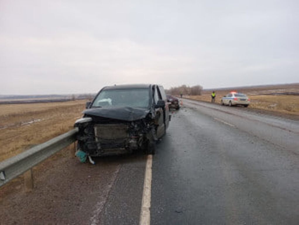    В результате ДТП на дороге в Оренбургской области травмы получили шесть человек
