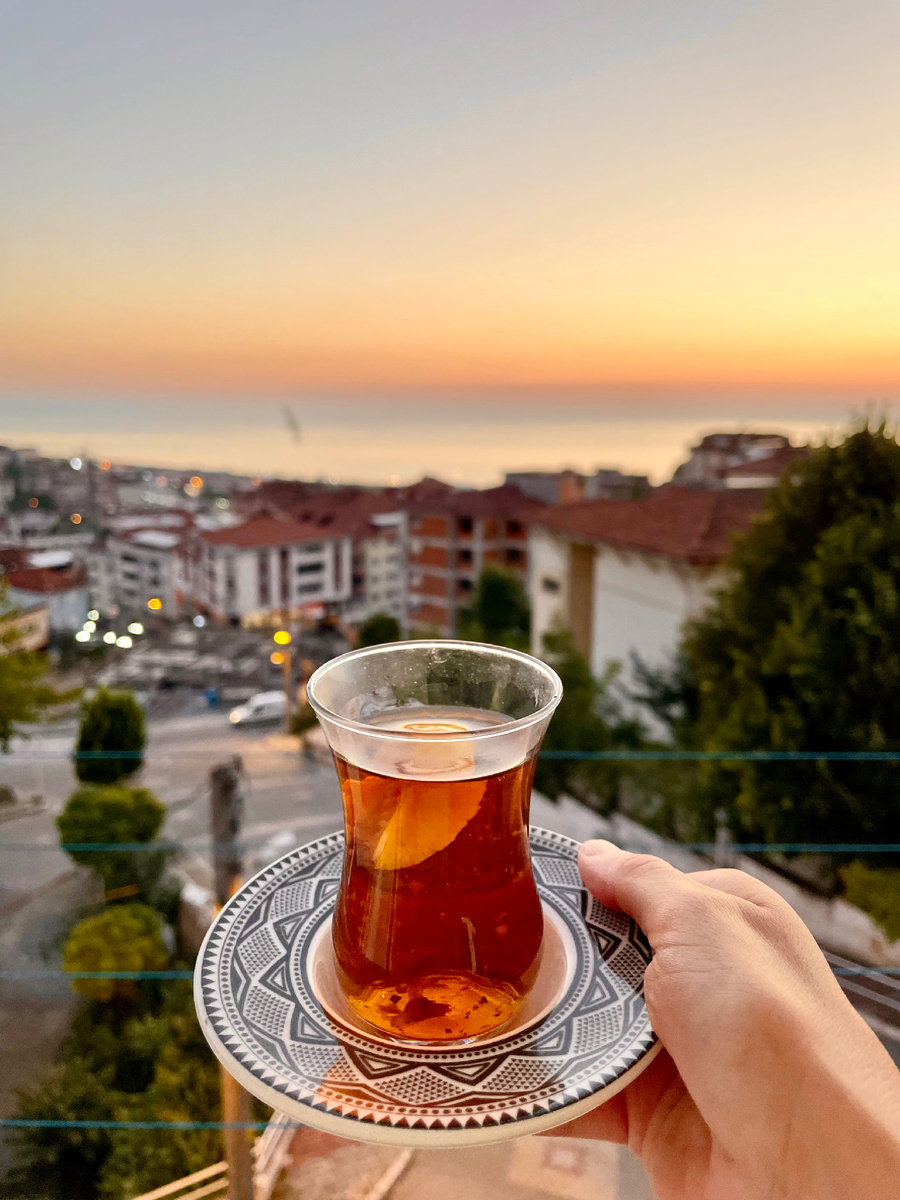 Я люблю чай с лимоном, а муж - только за 🫖🍋 Лимон турки добавляют везде, в том числе и в чай