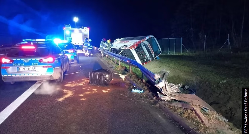 Автобус на боку в кювете Сергей Белевич  📷
