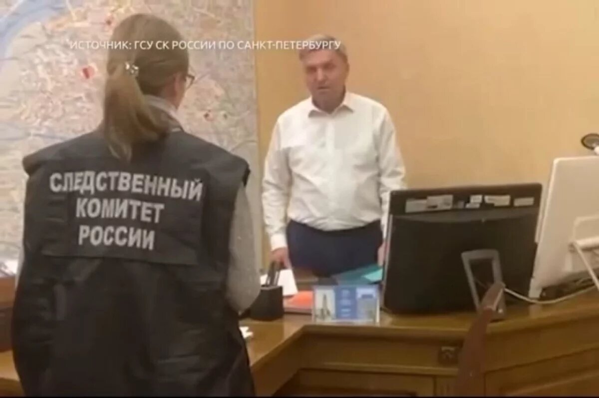    Попавшемуся на взятке главе Адмиралтейского района избрали меру пресечения
