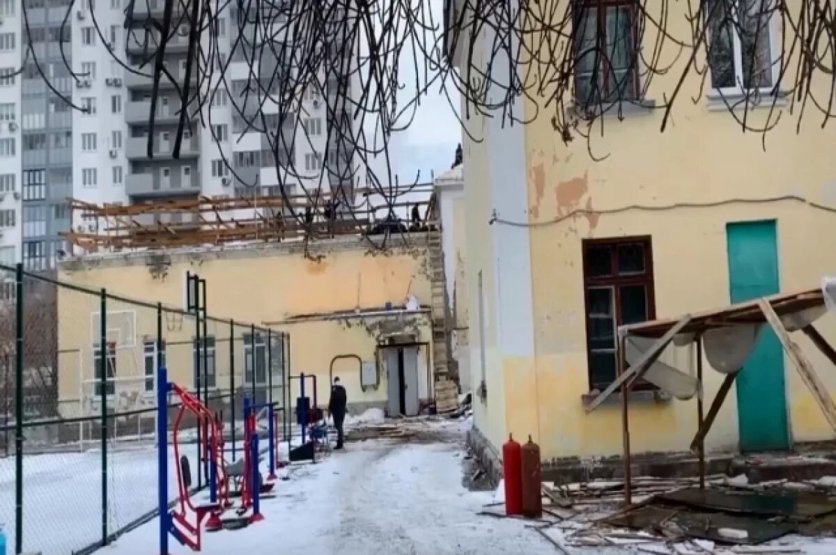    В уфимской гимназии №64 снесли крышу в разгар учебного года