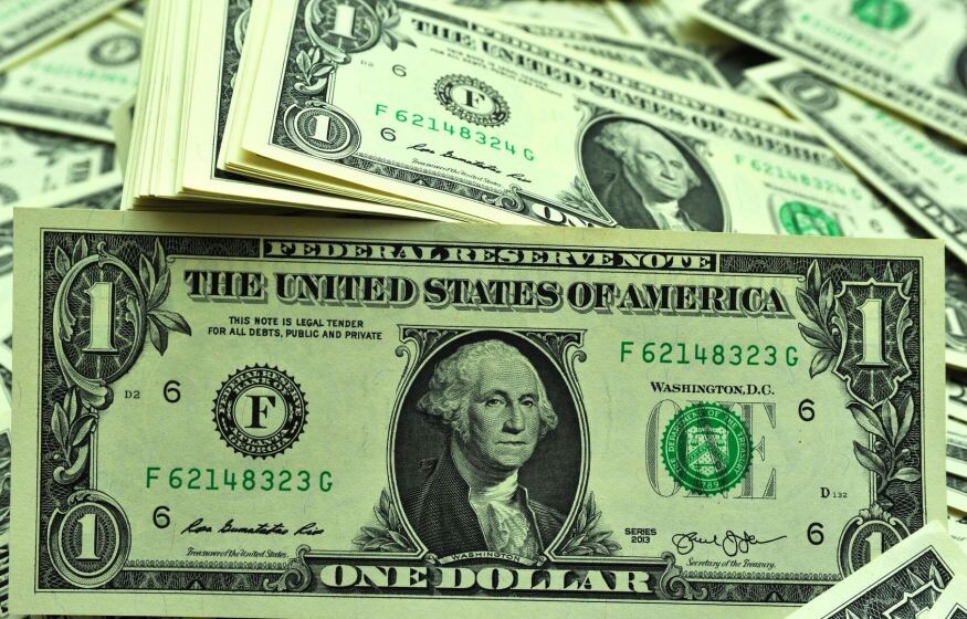    Курс доллара превысил 100 рублей