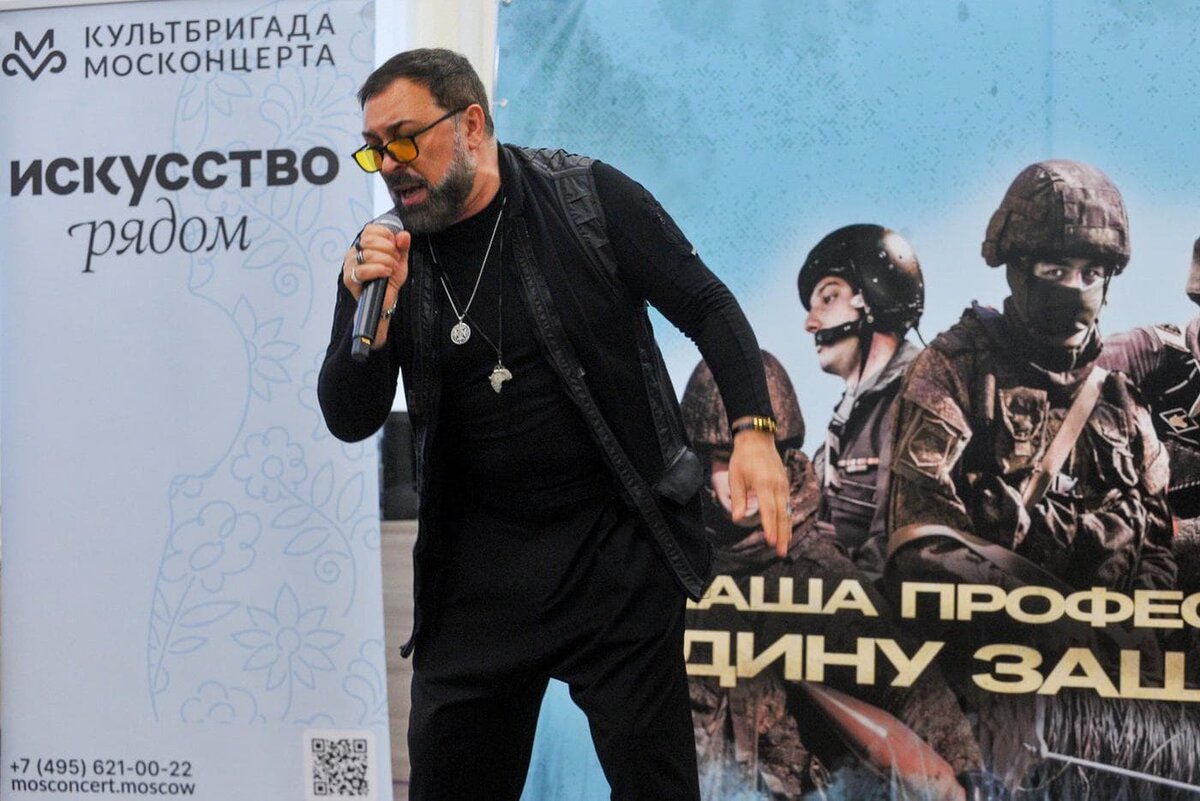    Певец Ян Марти встретился с контрактниками в Едином пункте отбора на военную службу в Москве АГН "Москва" /