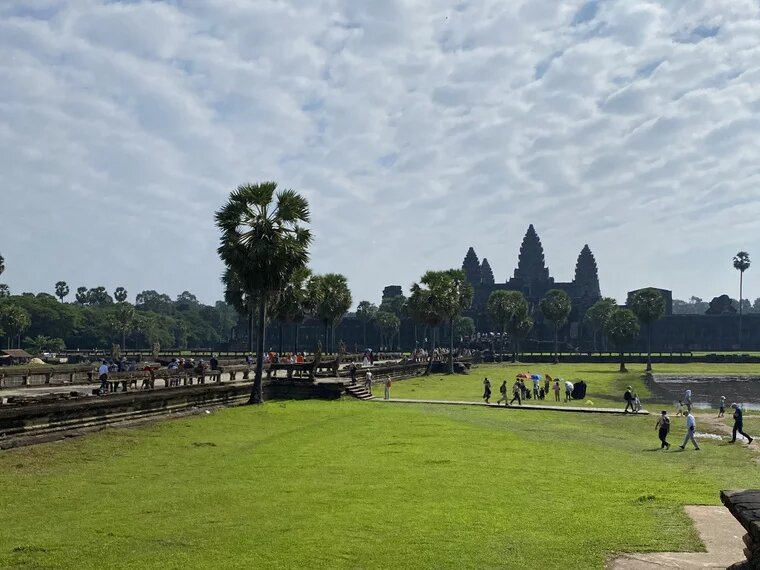 Знаменитый храмовый комплекс Ангкор Ват, изображенный на флаге Камбоджи. Фото: Елена Воробьева © URA.RU