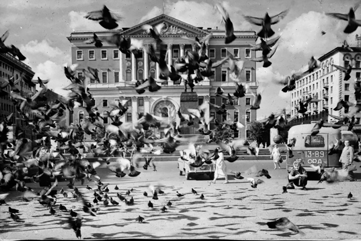    Голуби у Моссовета, 1950-е годы