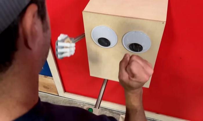 Робот "Рокки"