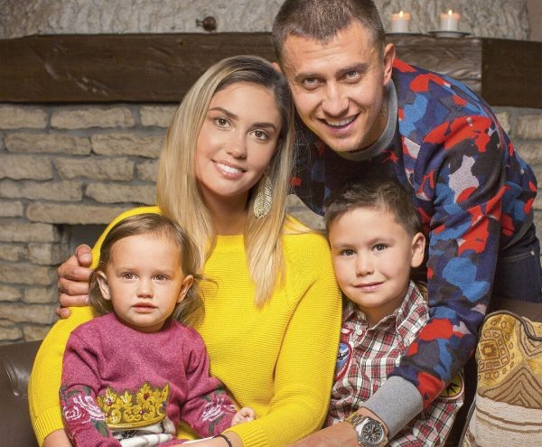    Павел и Агата с детьми