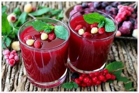  С каждым днем становится все холоднее , все ближе зима и по ночам уже чувствуется ее ледяное дыхание ...Кажется вот-вот все накроет одним махом , но нет , пока только Зима шутить изволит ! То дождь со снегом , то гололед , то снежная каша на дорогах ... В это время мне хочется чего-то такого фруктового , чтобы напоминало о лете , о тепле . И начинаю варить кисель , обязательно с ягодами . Ягоды покупаю мороженные любые по вкусу ( вишня , клюква, малина, черника ) все, что есть в продаже подойдет .