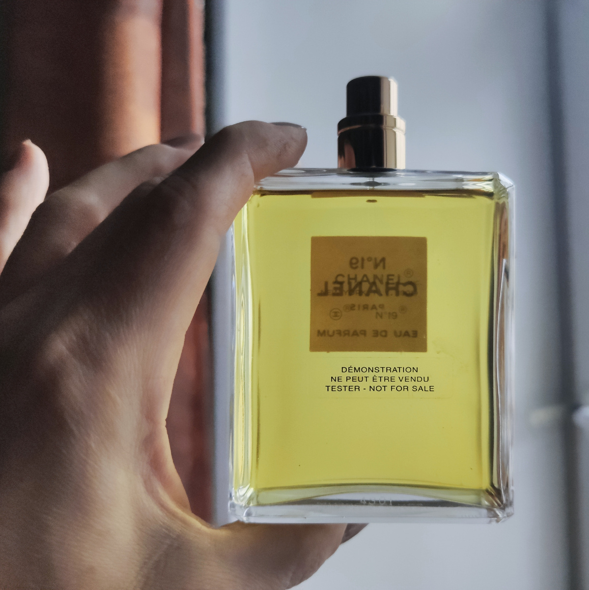 Флакон Chanel. Вы видите трубочку? А она там есть.