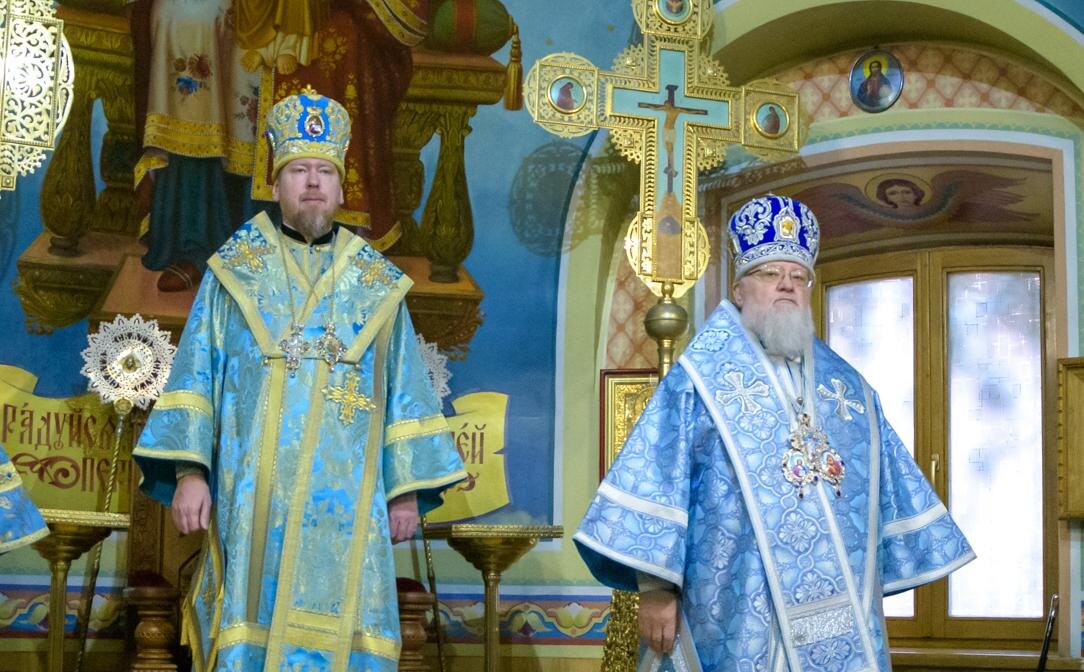    Паства Донецкой епархии: митрополит Иларион не собирается уходить и готовит для митрополита Владимира западню