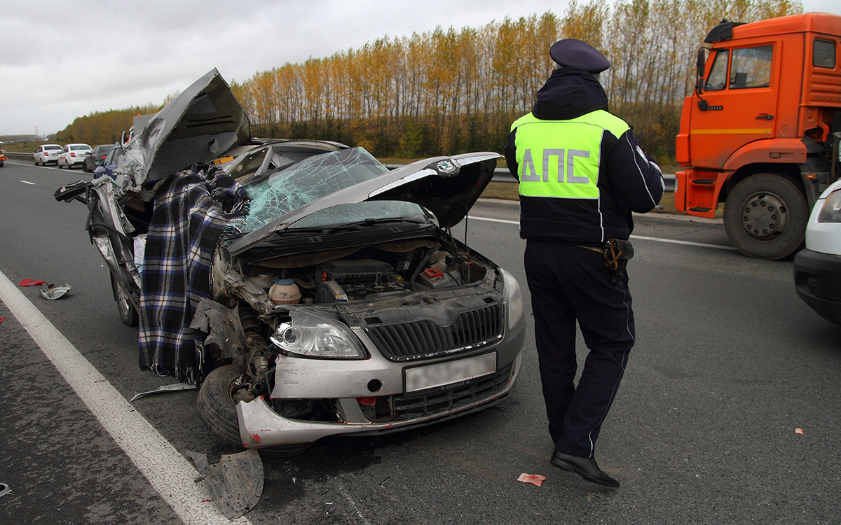 Непристегнутые ремни безопасности, выезд на встречную полосу и вождение в нетрезвом виде – именно эти нарушения чаще всего становятся причиной смертельных аварий на дорогах Татарстана. Фото: Михаил Захаров / «Татар-информ»
