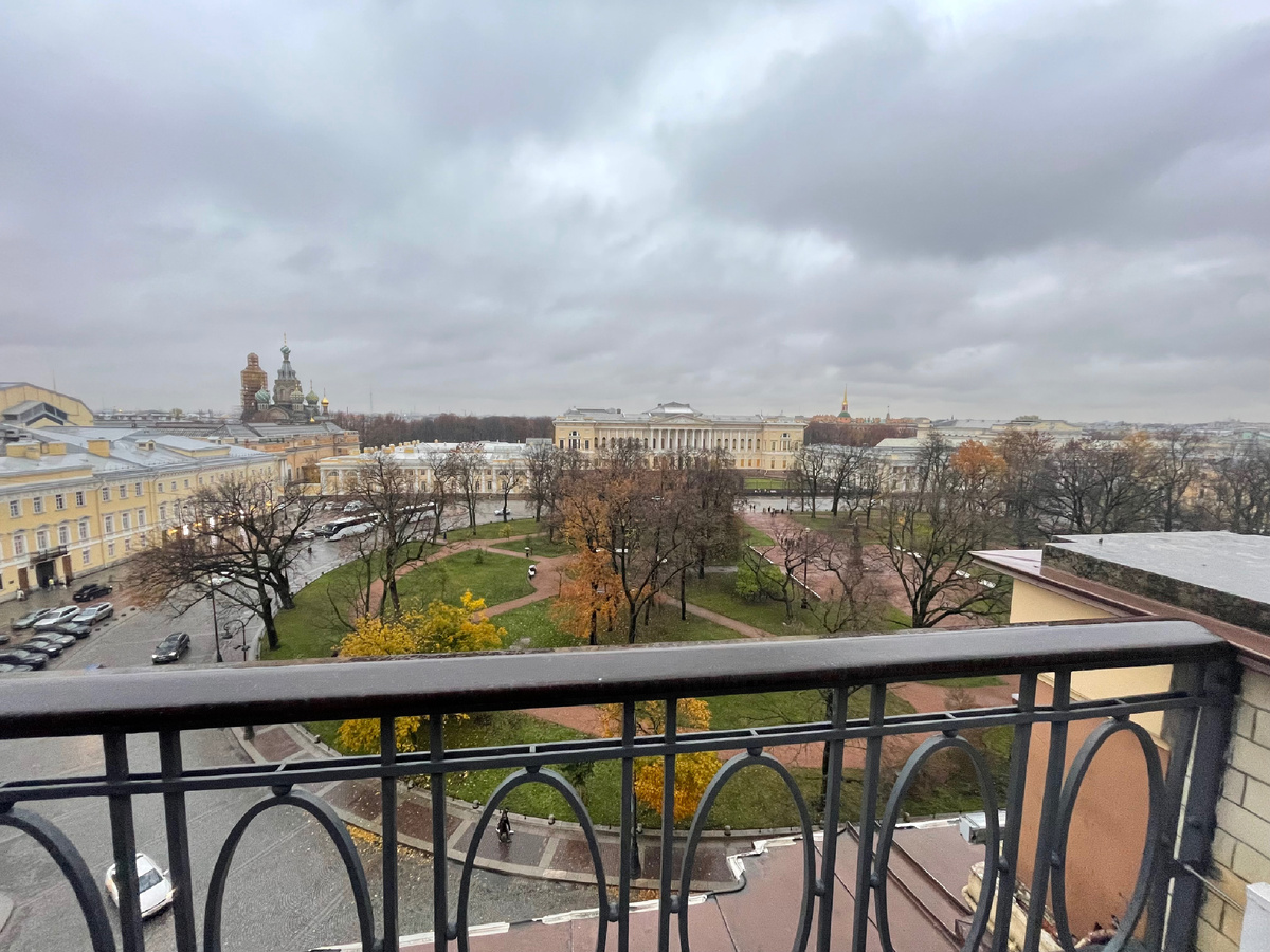 Вид на площадь и Михайловский дворец из гостиницы «Европа»