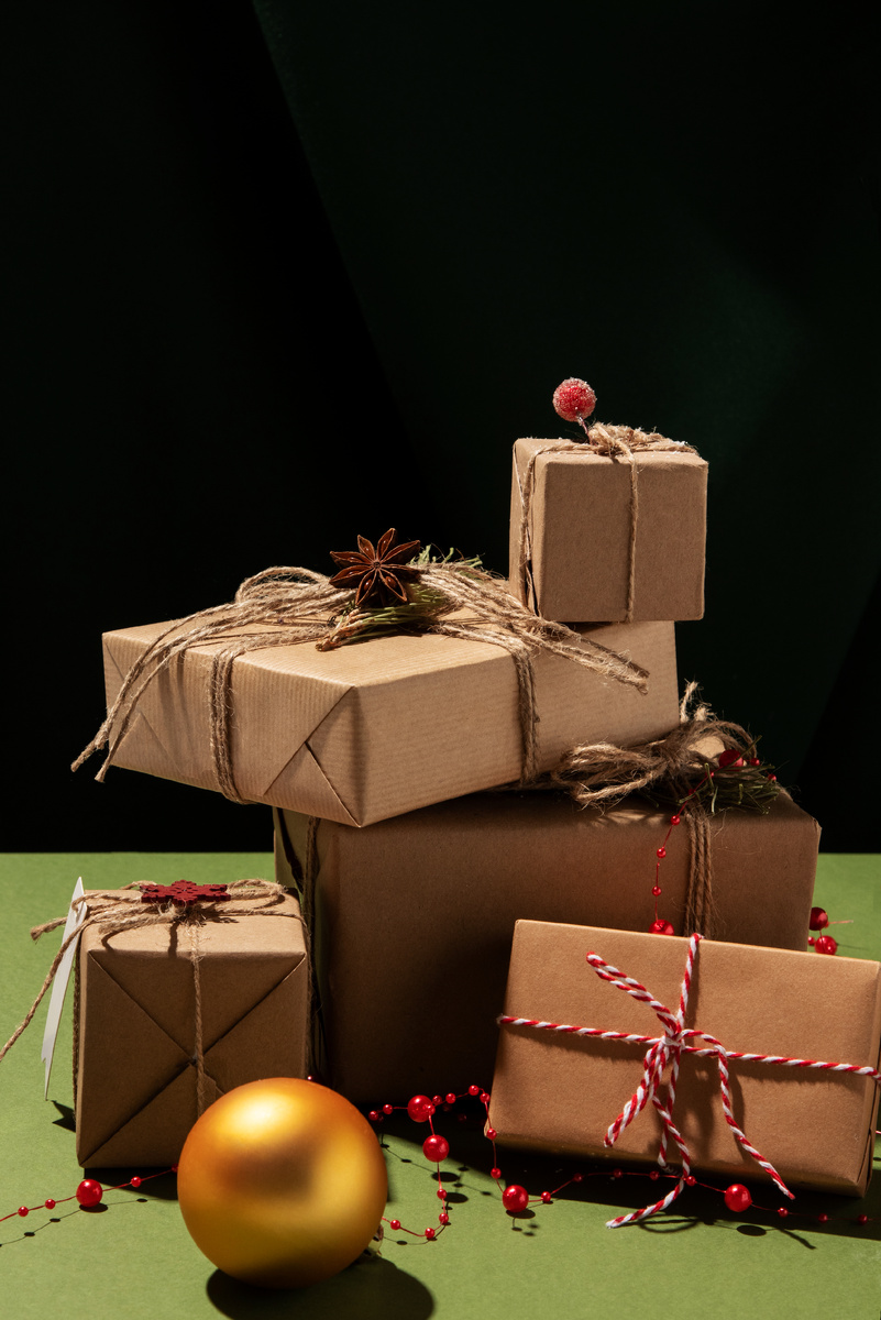 Новогодние подарочные коробки (тут и далее ru.freepik.com)