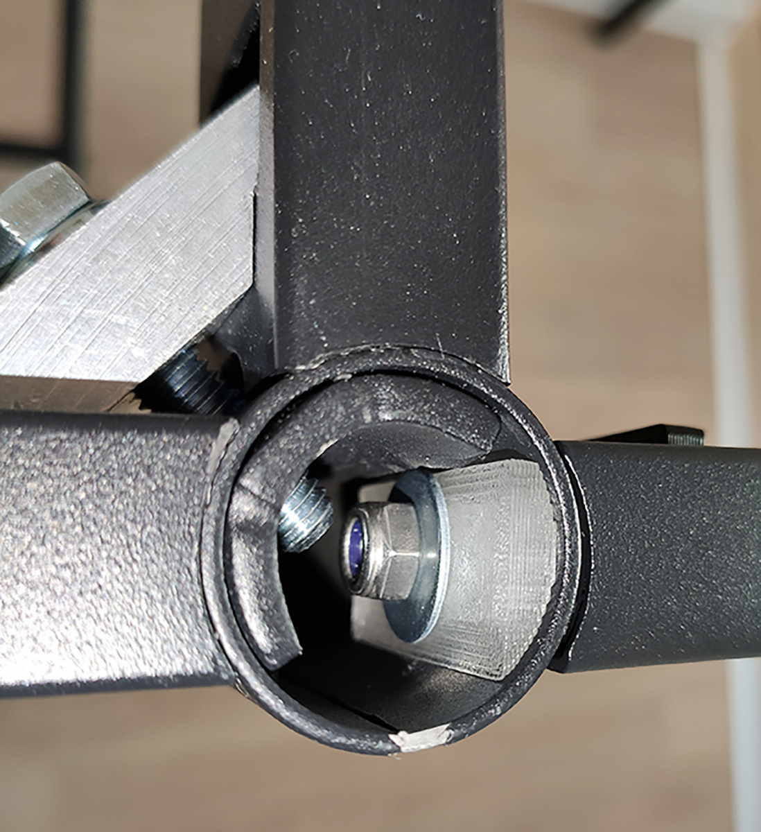 Узел соединения двух каркасов