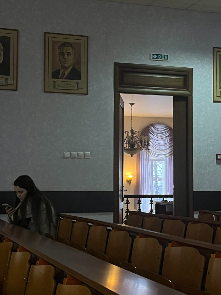 Внутри корпуса.