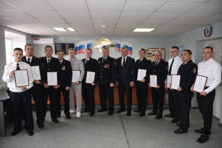    Более 500 оренбургских полицейских наградили за участие в ликвидации последствий паводка Оренбуржье