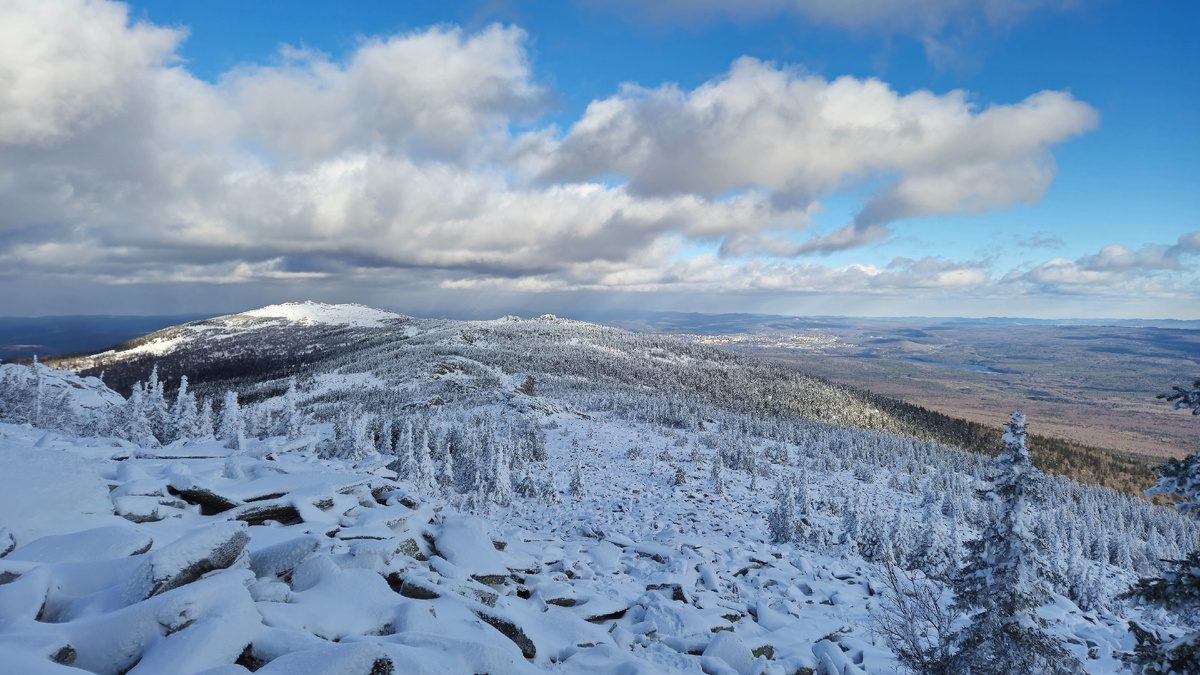 Хребет Уреньга, Челябинская область. Вид со Второй сопки на Первую. 