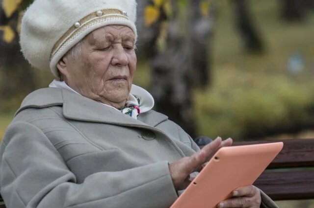    Как выбрать недорогой планшет в подарок пенсионеру?