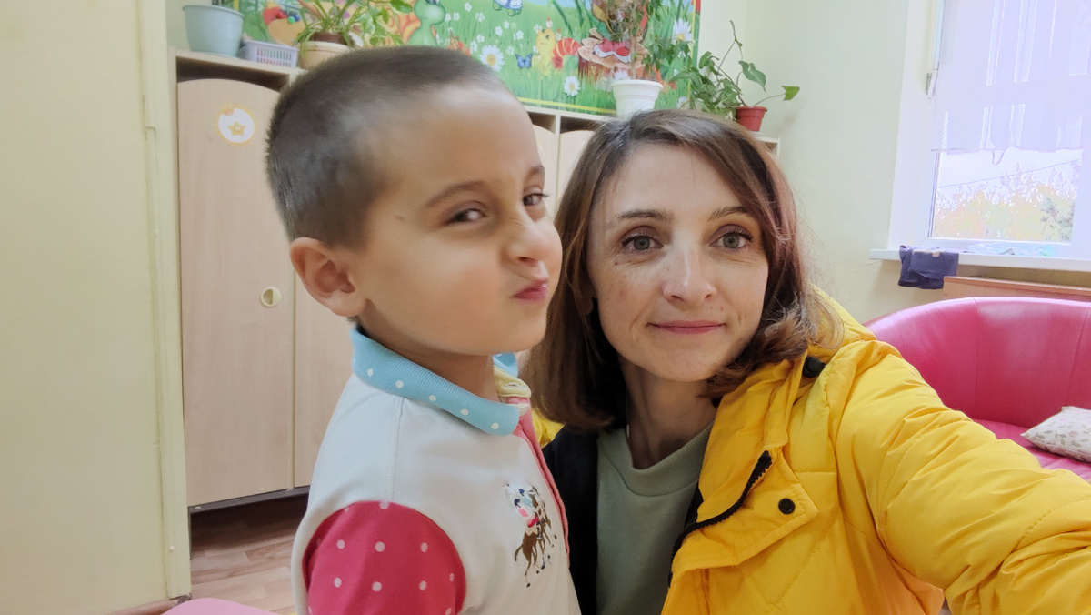 Морщит носик 🥰