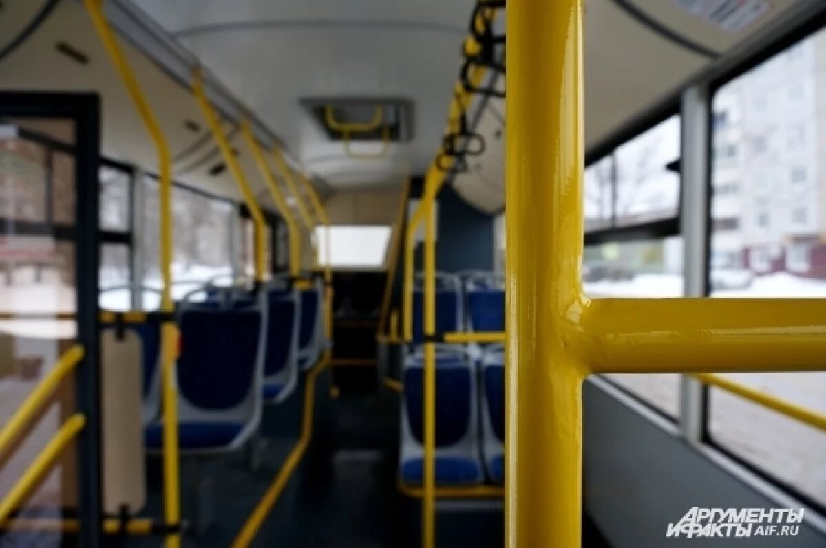    В Перми осколок лопнувшего стекла автобуса попал в глаз пассажирке