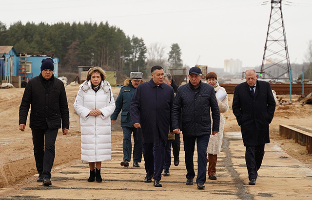 Губернатор проинспектировал ход строительства Западного моста в Твери