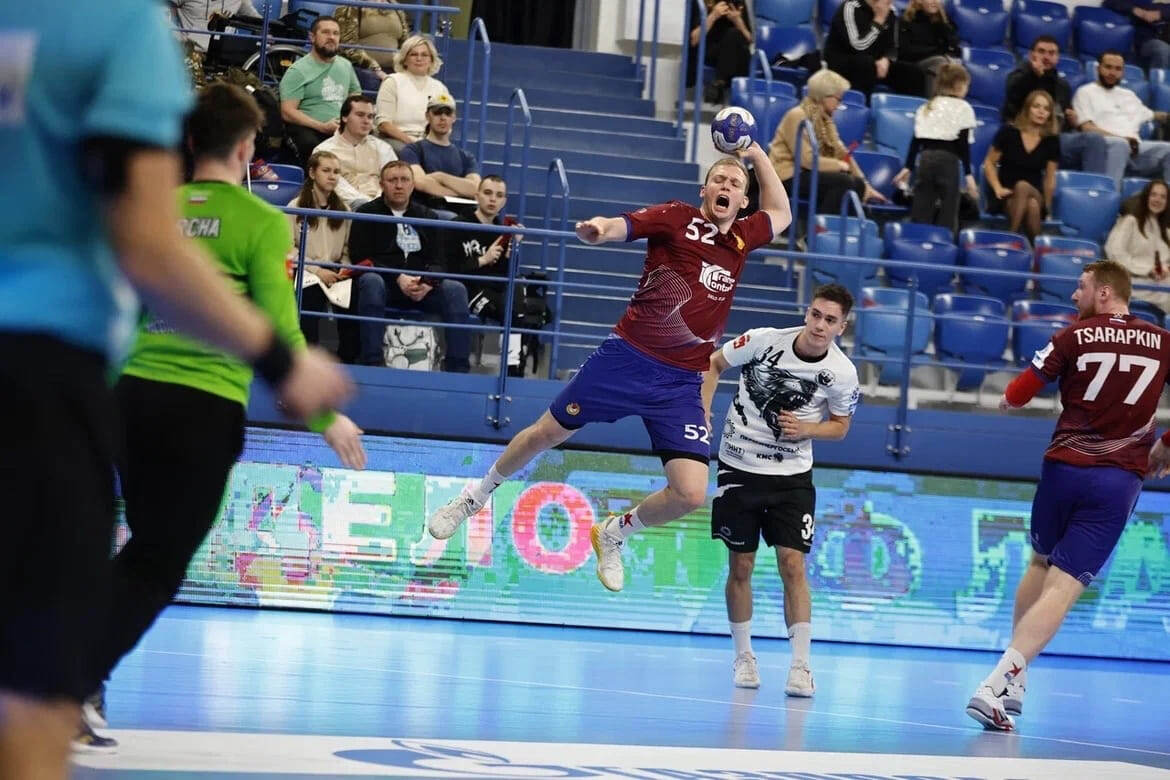    Ворота "Пермских медведей" атакует Сергей Иванов