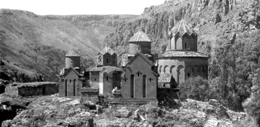 Западная Армения. Монстырь Хцконк X-XIII в. До и после разрушения турецкими властями в 1956 г.