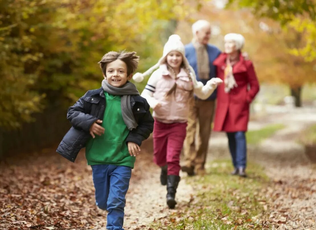 Когда дети чувствуют любовь, доверие и понимание со стороны родителе, дети с удовольствием принимают от родителе предложение пойти в парк. 