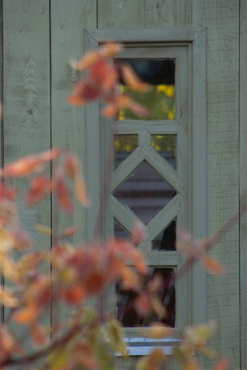 Вот она, моя маленькая гордость сезона. Пока ещё не очищены стёкла от краски, но я смогла!