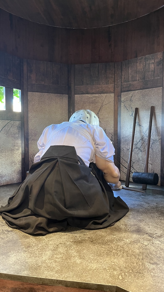 Не понятно, чем он там занимается