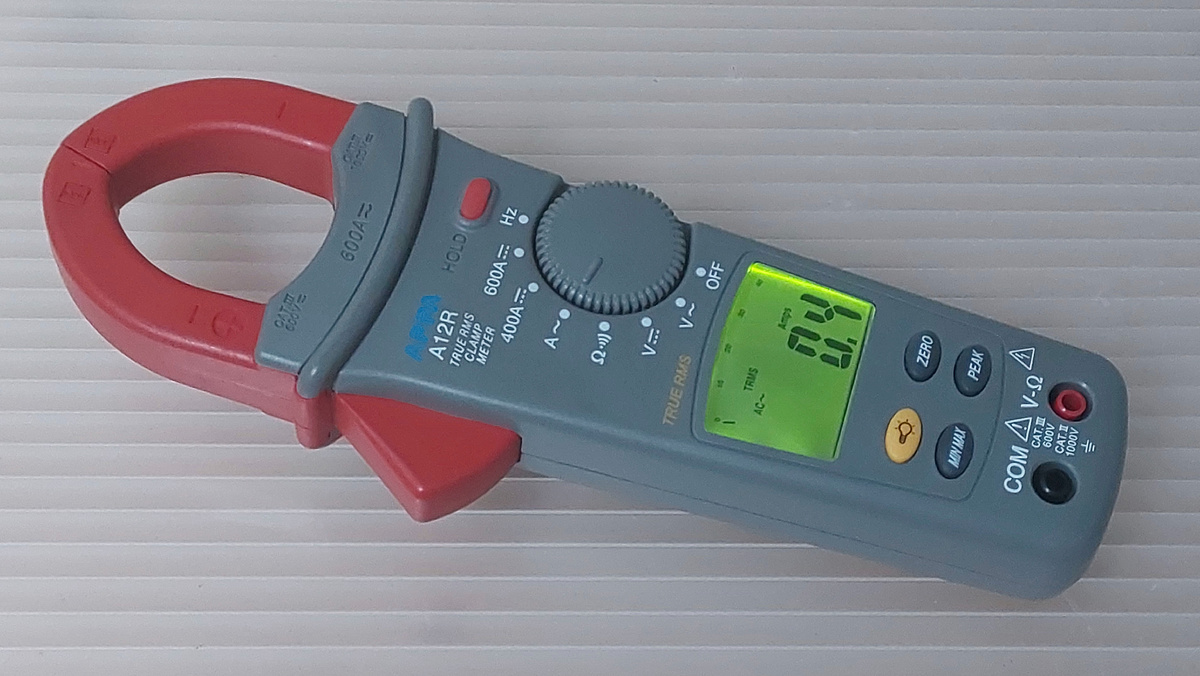 Токоизмерительные клещи APPA A12R с основными функциями мультиметра.