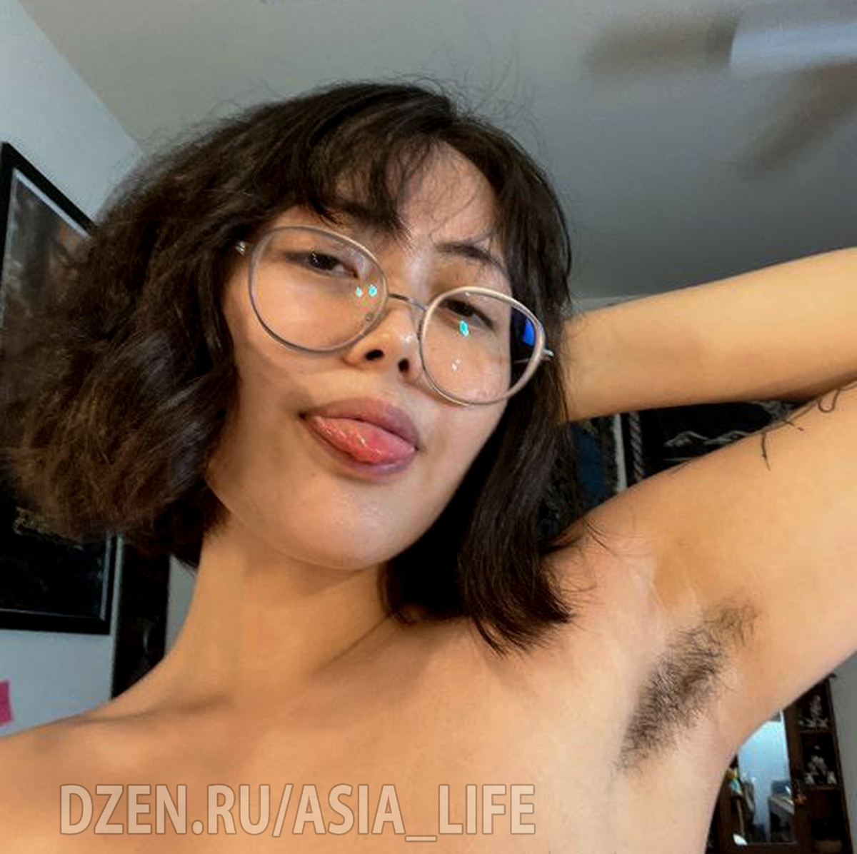 Китаянка демонстрирует "естественную красоту" 