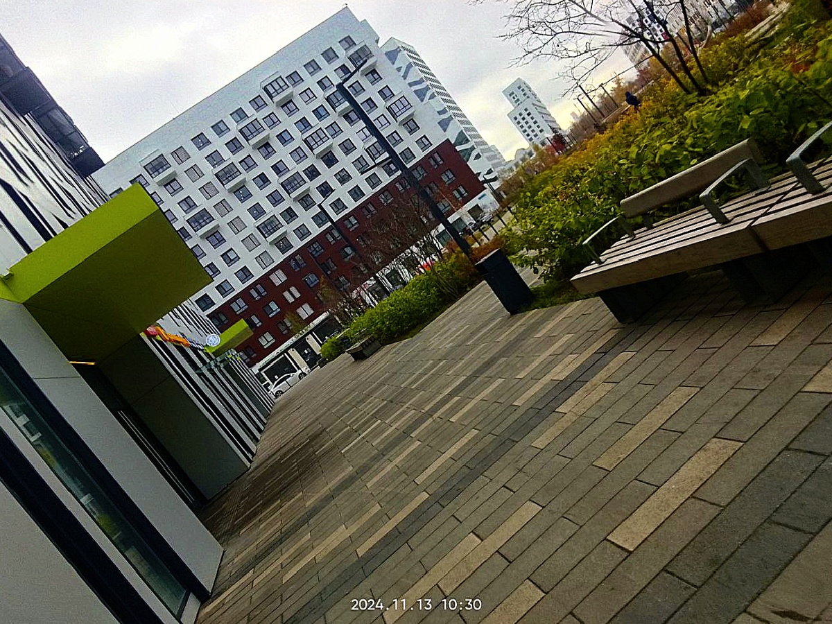 А 10 подъезд за углом...