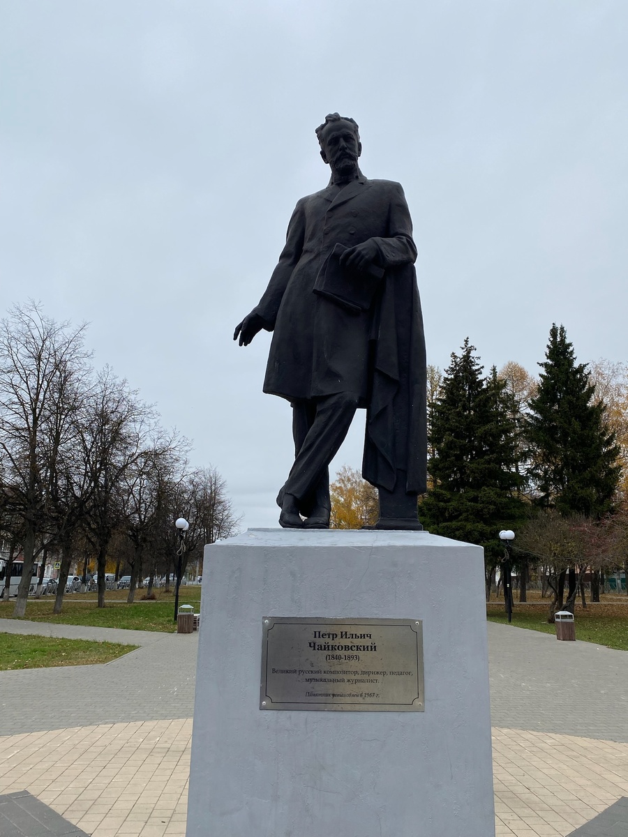Памятник Чайковскому во Владимире