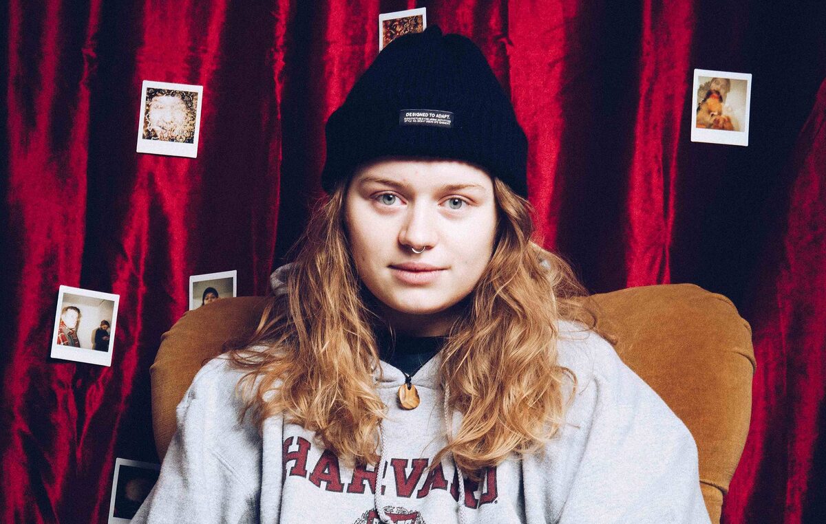 Мари Ульвен Рингхайм — норвежская инди-поп певица, известная под псевдонимом girl in red