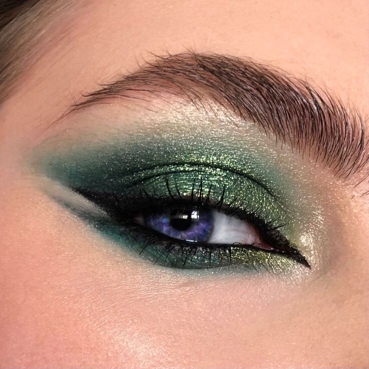 Зелёные оттенки будут отлично сочетаться с серебром