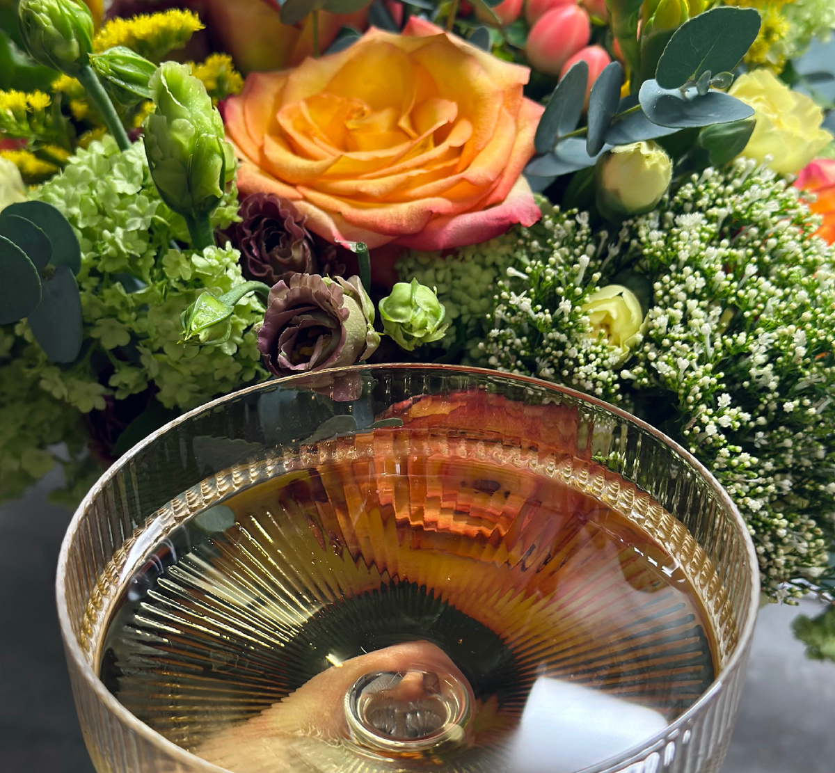 Так у многих начинается вечер пятницы. У некоторых он заканчивается в понедельник утром.