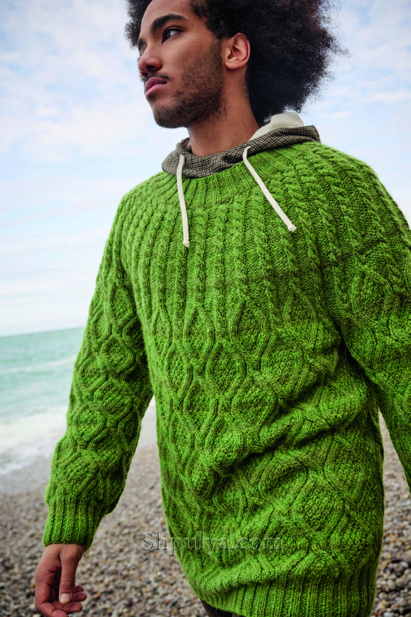 Вязаный мужской пуловер с «косами» и ромбами