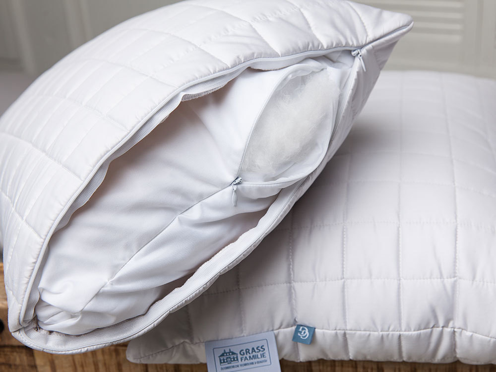 Подушка German Grass Camel Familie Wool, наполненная термоскрепленным пластом из верблюжьего пуха