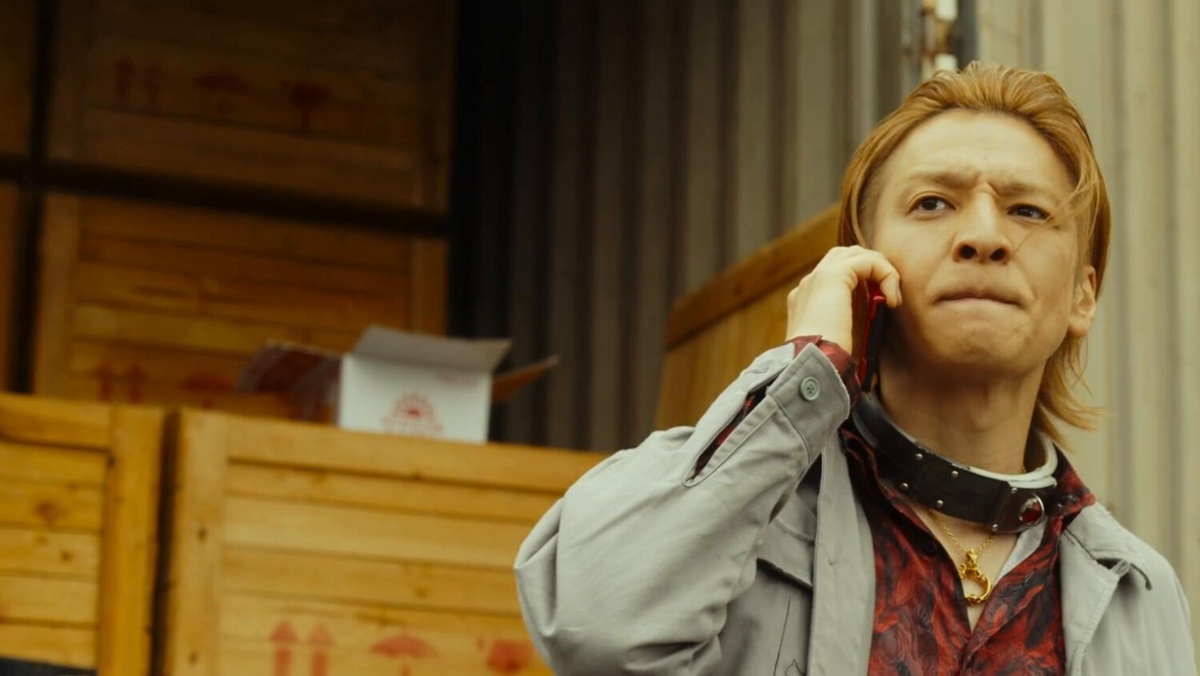 Кадр из фильма "Песнь крота. Финал" (2021): главный герой Рэйдзи Кикукава