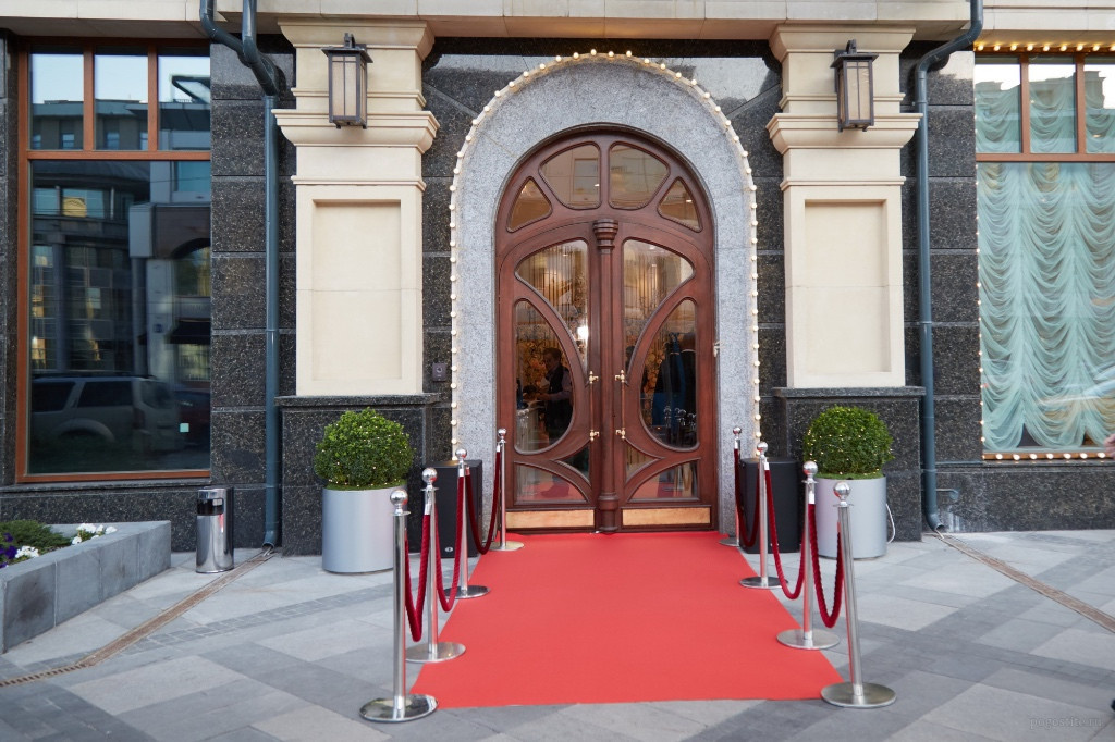 Входная группа в Якиманка Холл