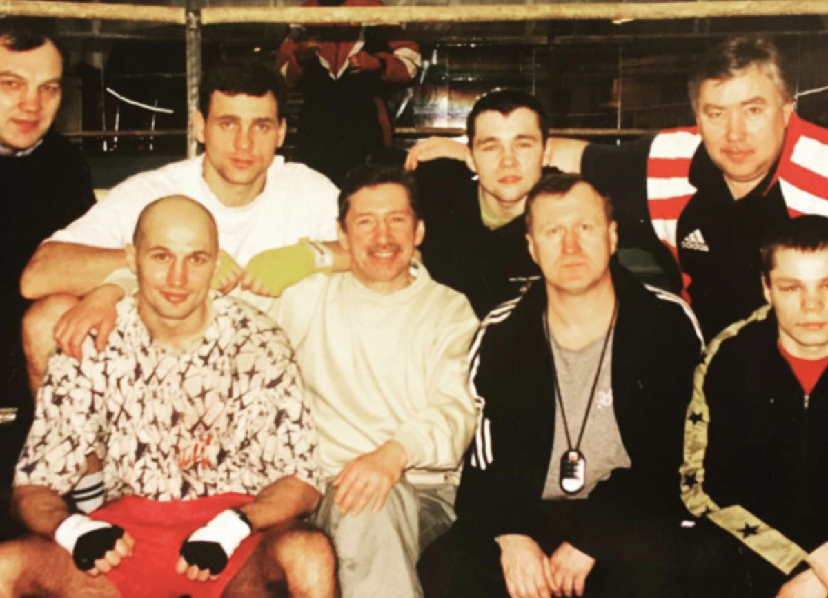 Игорь Лебедев (в центре) в окружении коллег и учеников — Романа Кармазина, Дмитрия Кириллова, Иваны Кирпы